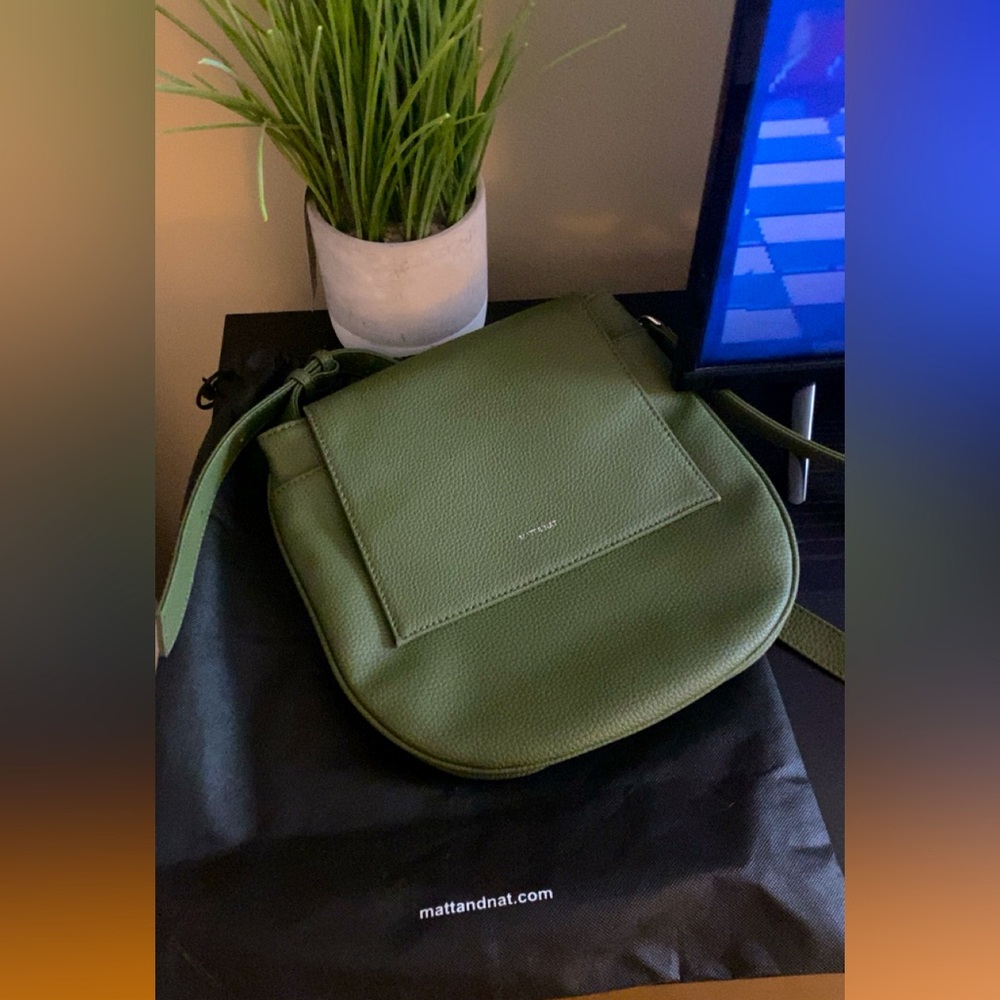 Matt & Nat Cross Body Bag in colour Hunter - Picture 1 of 2